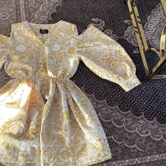 Elish. M size . Color gold and white - Picture 4 of 9